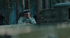 Август
