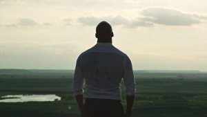 1 сезон 1 эпизод — «Сад костей» (The Bone Orchard)