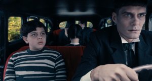1 сезон 1 эпизод — «Дочь среды – сестра беды» (Chapter I: Wednesday's Child Is Full of Woe)