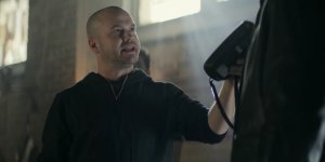1 сезон 3 эпизод — «Hammer Time»
